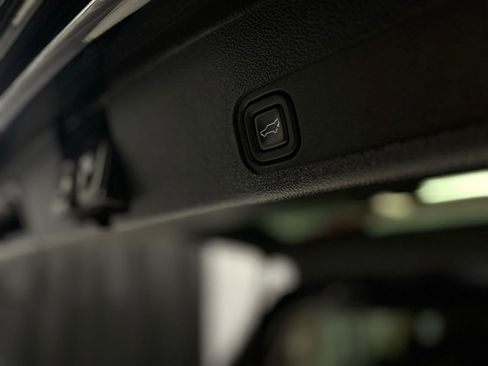 Used 2014 Cadillac Escalade ESV Platinum image 39