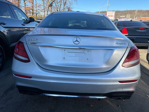 Used 2017 Mercedes-Benz E 300 4MATIC image 7