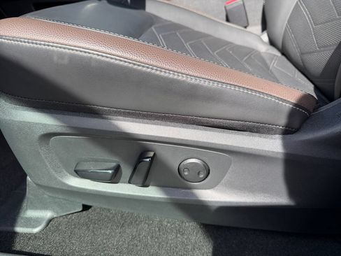 Used 2025 Nissan Pathfinder Platinum AWD/4WD image 13