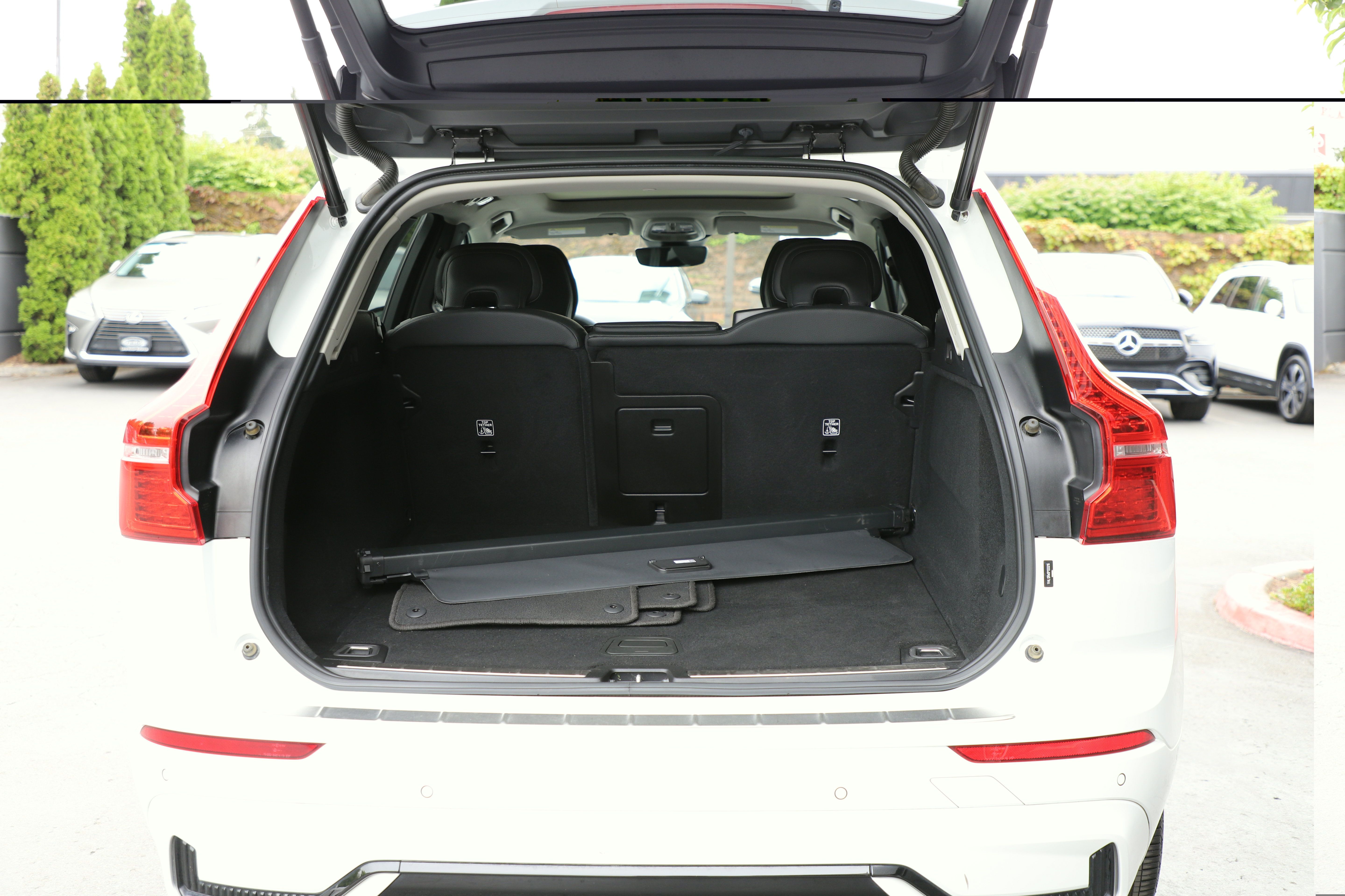 Used 2023 Volvo XC60 B5 Plus w/ Climate Package AWD/4WD image 13