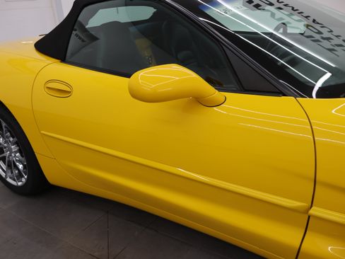 Used 2000 Chevrolet Corvette Convertible w/ Memory Pkg RWD image 19