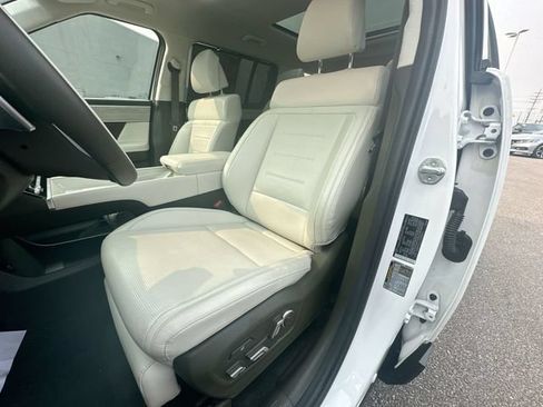 Used 2025 Hyundai Santa Fe Calligraphy AWD/4WD image 13