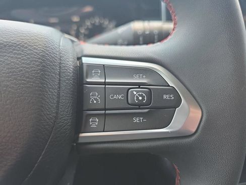 Used 2025 Jeep Compass Trailhawk AWD/4WD image 22