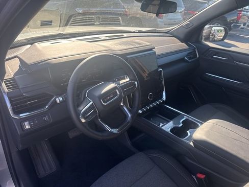 Used 2025 GMC Acadia Elevation image 11