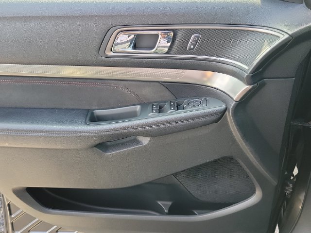 Used 2018 Ford Explorer XLT w/ Equipment Group 202A FWD image 13