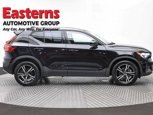Used 2023 Volvo XC40 B5 Plus AWD/4WD image 4