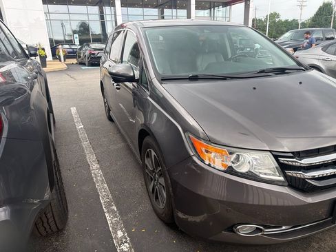 Used 2015 Honda Odyssey Touring image 2