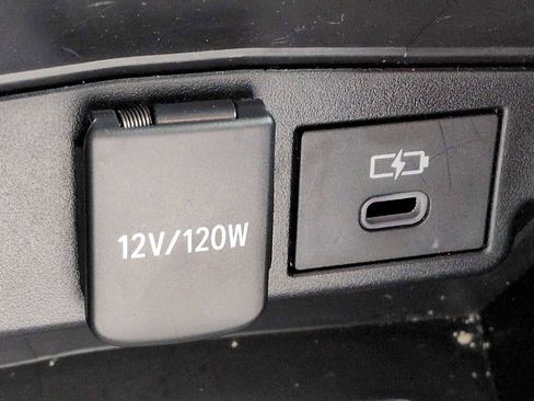 Used 2022 Toyota Corolla LE image 29