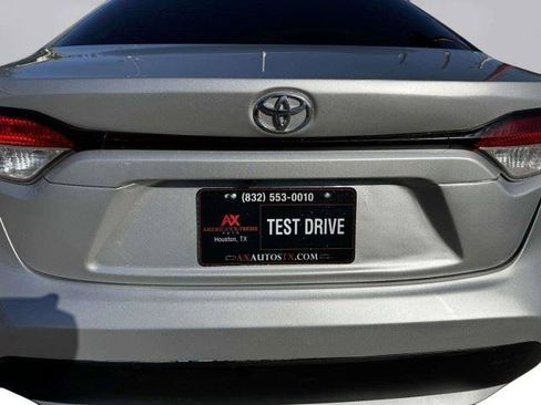 Used 2020 Toyota Corolla LE FWD image 17