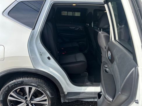 Used 2019 Nissan Rogue SV w/ Sun & Sound Touring Package image 34