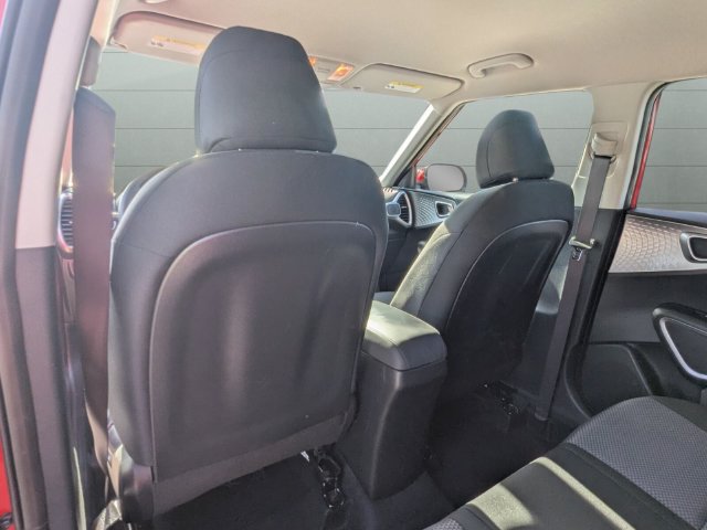Used 2025 Kia Soul LX w/ LX Technology Package FWD image 31