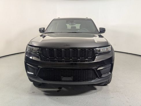 Used 2023 Jeep Grand Cherokee Altitude AWD/4WD image 2