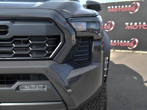 Used 2024 Toyota Tacoma TRD Sport image 11