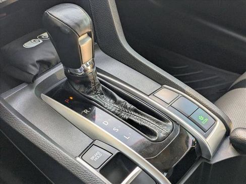 Used 2018 Honda Civic Touring image 10