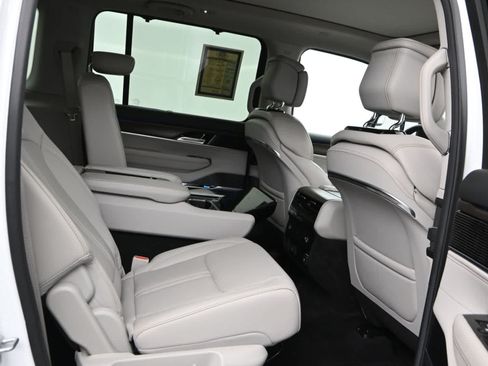 Used 2022 Jeep Grand Wagoneer Series I AWD/4WD image 12