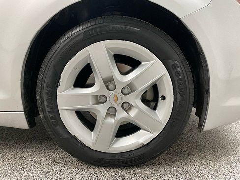 Used 2011 Chevrolet Malibu LS image 25