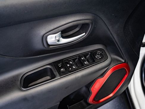 Used 2022 Jeep Renegade Trailhawk image 22