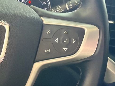 Used 2023 GMC Acadia SLT FWD image 40