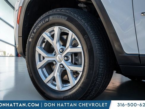 Used 2023 Jeep Grand Cherokee L Limited AWD/4WD image 40