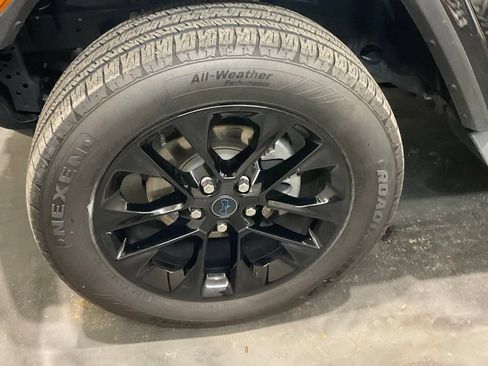 Used 2025 Jeep Wrangler Unlimited Sahara AWD/4WD image 6