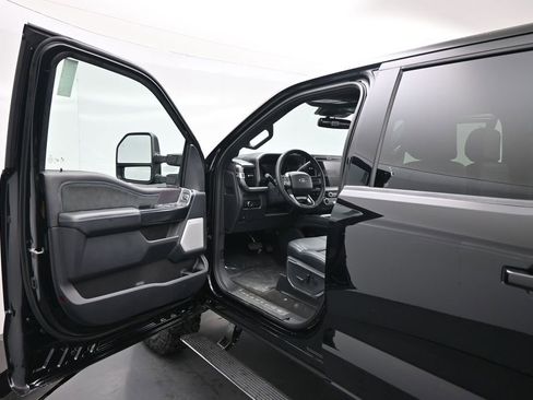 New 2026 Ford F250 Platinum w/ Tremor Off-Road Package AWD/4WD image 8
