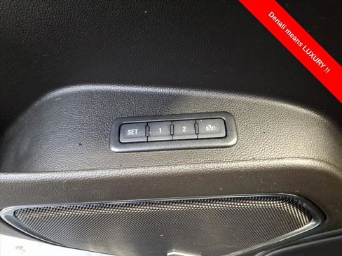 Used 2018 GMC Yukon Denali image 16