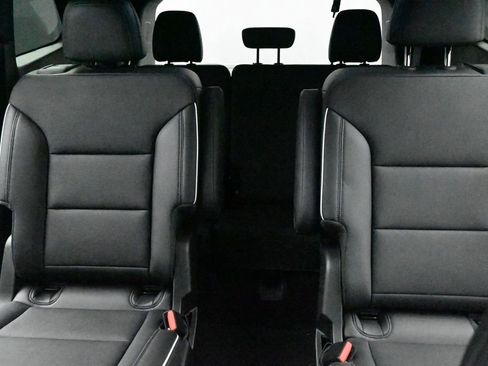 Used 2025 Buick Enclave Preferred AWD/4WD image 18
