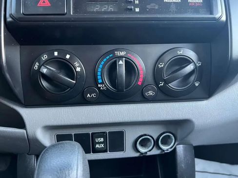 Used 2014 Toyota Tacoma 2WD Regular Cab image 19