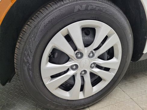 Used 2025 Kia Soul LX FWD image 31