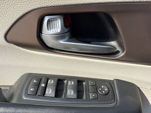 Used 2017 Chrysler Pacifica Touring-L Plus FWD image 20