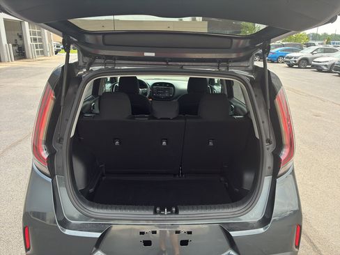 Used 2025 Kia Soul LX w/ LX Technology Package FWD image 9