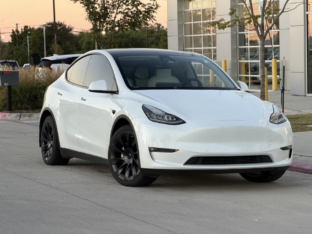Used 2022 Tesla Model Y Long Range AWD/4WD image 2