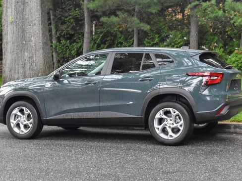 Used 2026 Chevrolet Trax LS w/ LS Convenience Package FWD image 5