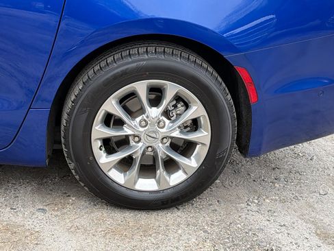 Used 2021 Chrysler Pacifica Touring-L w/ Uconnect Theater Family Group image 12