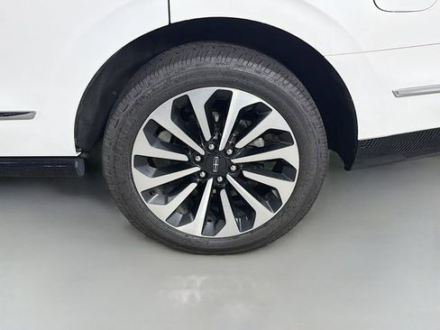 Used 2022 Lincoln Navigator Reserve AWD/4WD image 38
