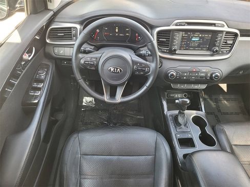 Used 2017 Kia Sorento EX image 8