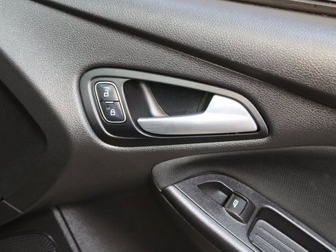 Used 2017 Ford Focus SE image 9