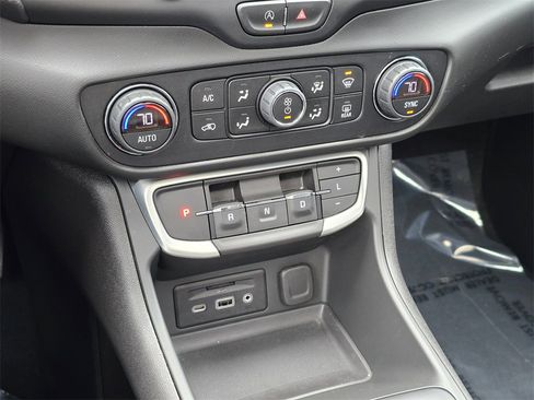 Used 2022 GMC Terrain SLT w/ Infotainment Package II image 56