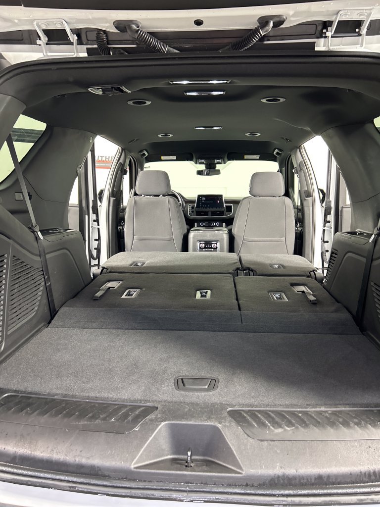 Used 2022 GMC Yukon SLE w/ Gmc Pro Safety Plus Package AWD/4WD image 22