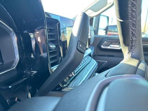 Used 2024 GMC Sierra 2500 SLT w/ SLT Premium Package image 27
