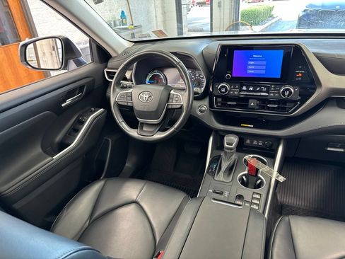Used 2023 Toyota Highlander XLE AWD/4WD image 48