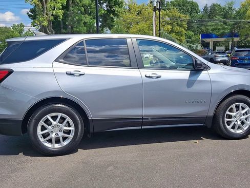 Certified 2024 Chevrolet Equinox LS w/ LS Convenience Package FWD image 3