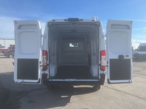 Used 2025 RAM ProMaster 2500 w/ Convenience Group image 7