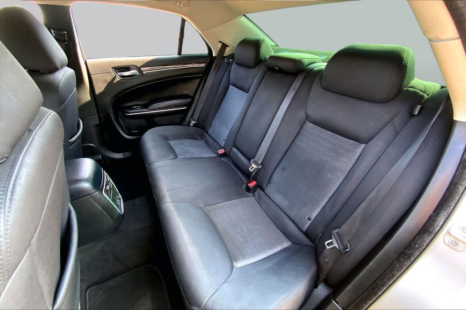 Used 2022 Chrysler 300 Touring w/ Sport Appearance Package RWD image 21