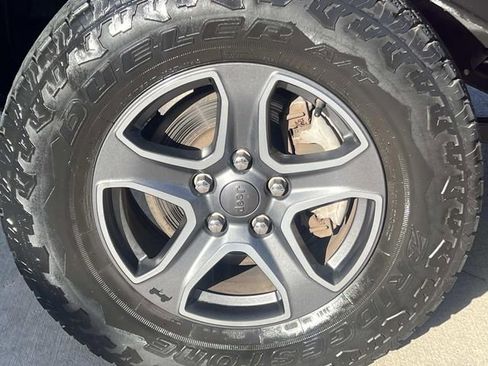 Used 2019 Jeep Wrangler Sport image 5