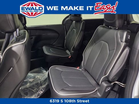 New 2026 Chrysler Pacifica Limited w/ S Appearance Package image 10