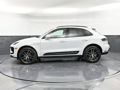 Certified 2026 Porsche Macan AWD/4WD image 2