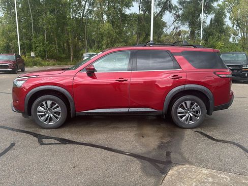 Used 2024 Nissan Pathfinder SV w/ Lighting Package (N92) AWD/4WD image 2