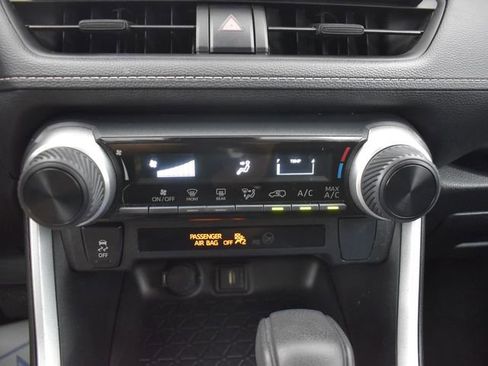 Used 2022 Toyota RAV4 LE FWD image 19