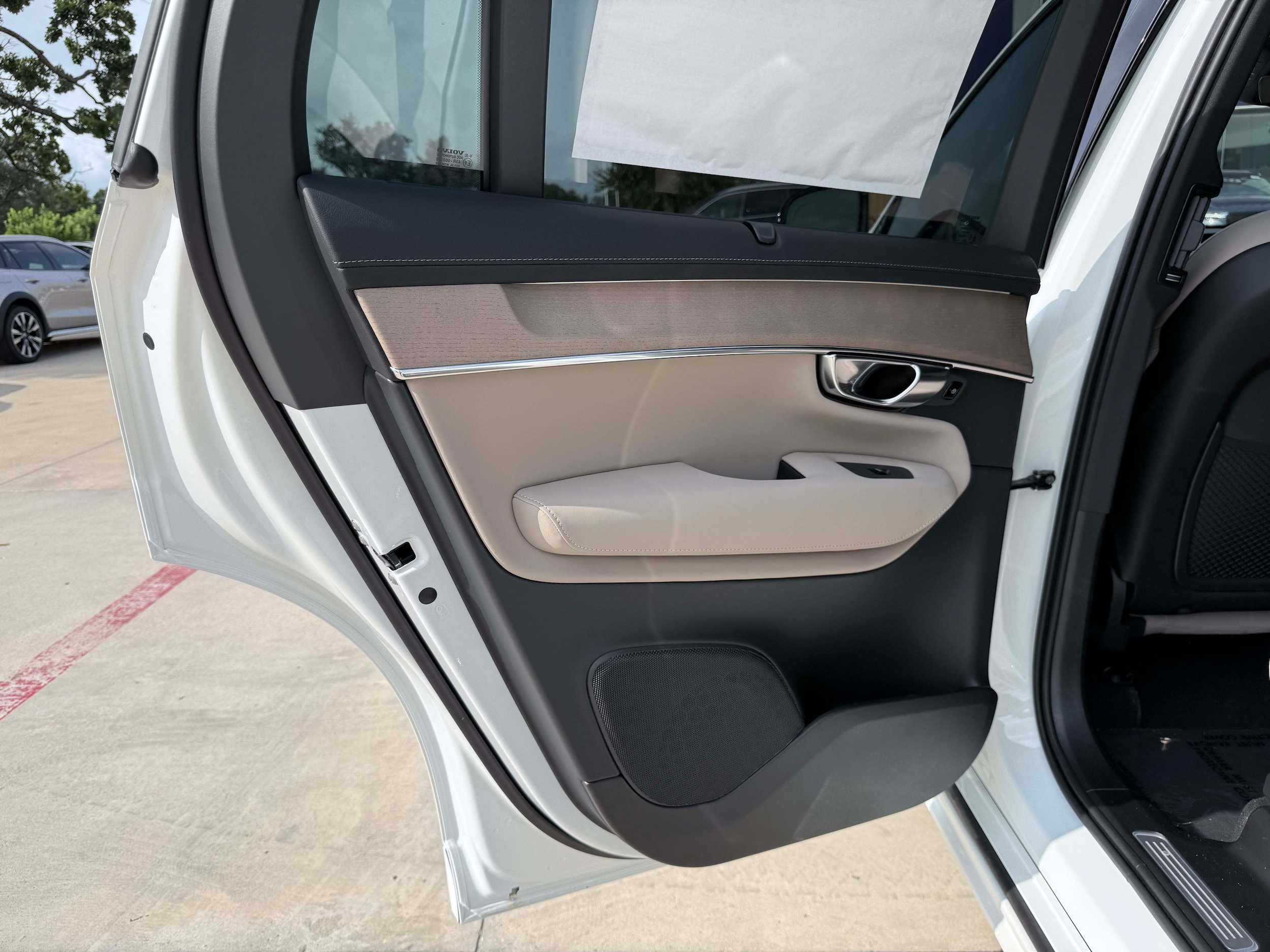 New 2026 Volvo XC90 T8 Ultra w/ Protection Package Premier AWD/4WD image 15